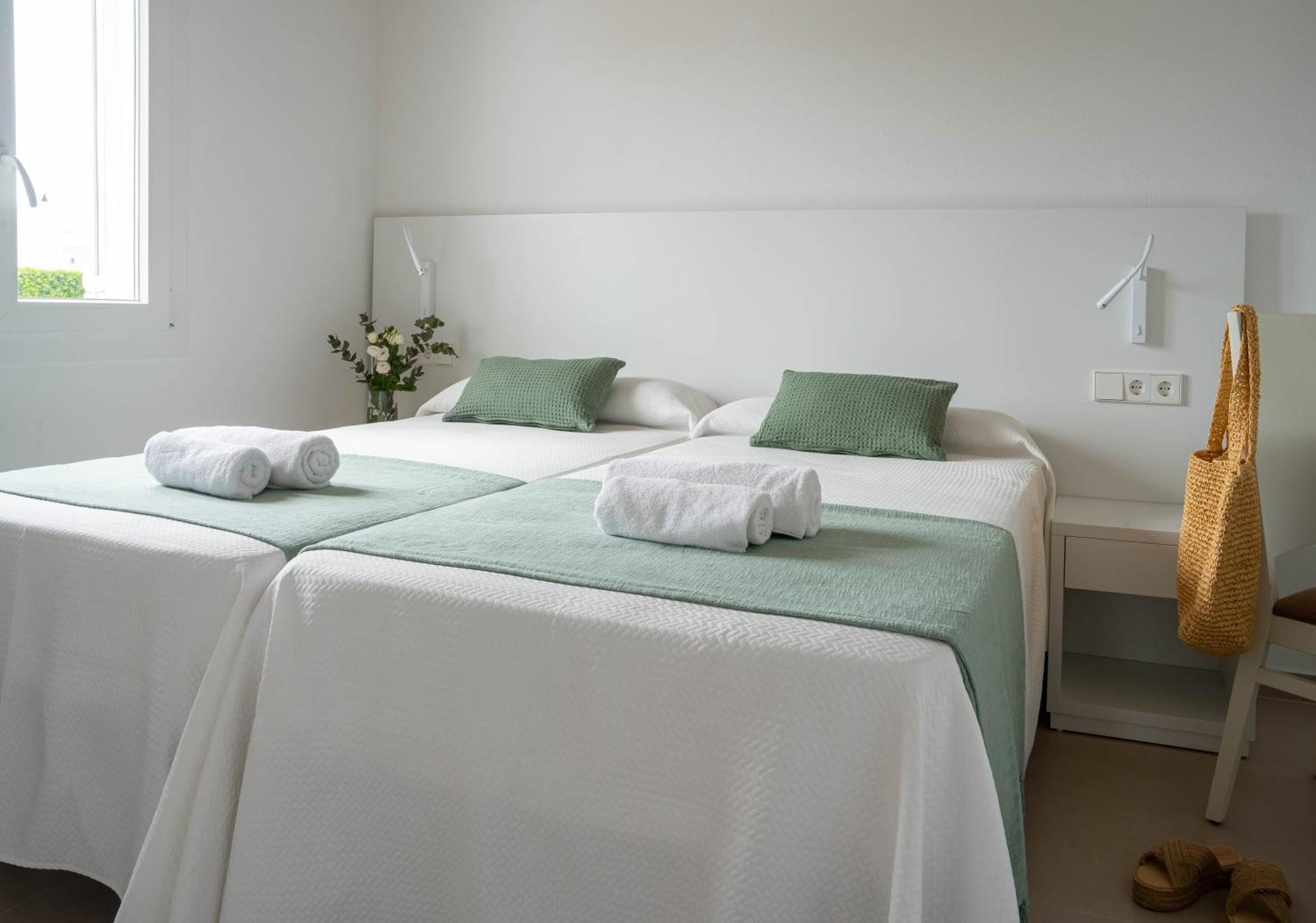 Sagitario Rymar Apartamentos Cala'N Bosch  Exterior photo